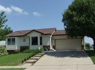 2932 NW 9th St, Lincoln, NE 68521