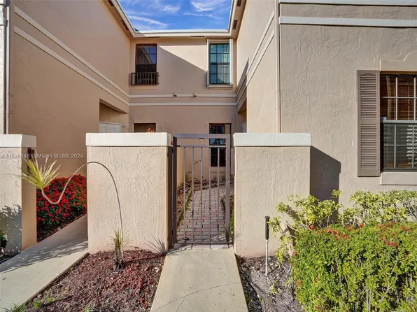 15895 SW 6th Pl APT 102, Pembroke Pines, FL 33027