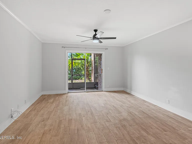 22 Comares Ave #4A — Photo 9