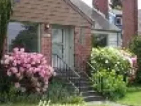 9756 Dayton Ave N, Seattle, WA 98103