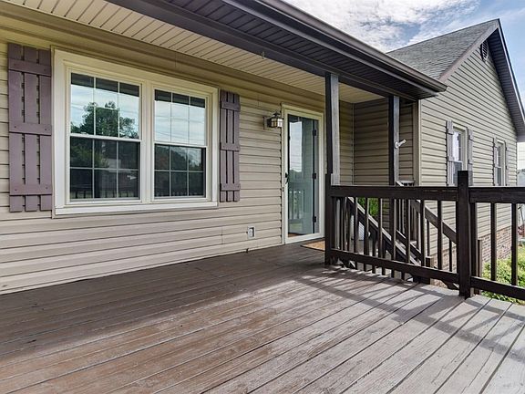 4th image of 621 Riverview Dr