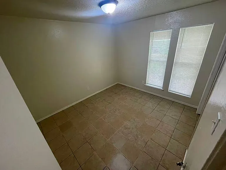 4520 Louisville Dr — Photo 11