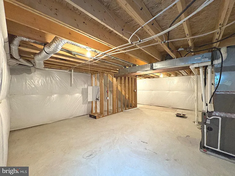 27003 Greenleaf Dr — Photo 18