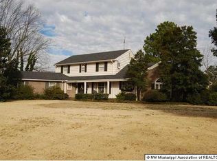 390 W Chulahoma Ave, Holly Springs, MS 38635