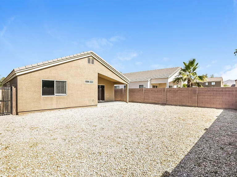 5704 S 32nd Dr — Photo 16