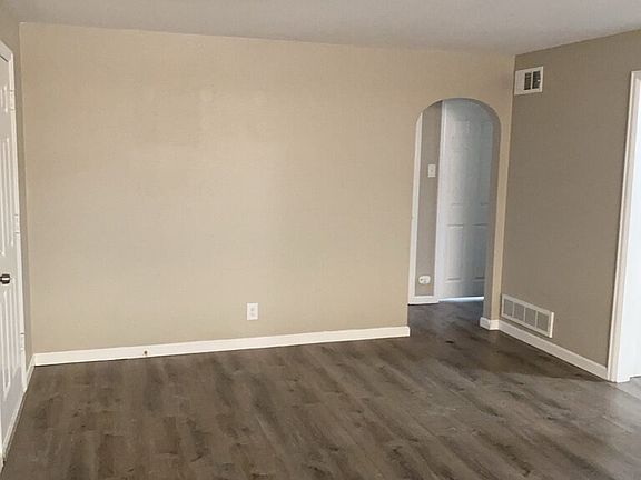 5th image of 2339 S Race St