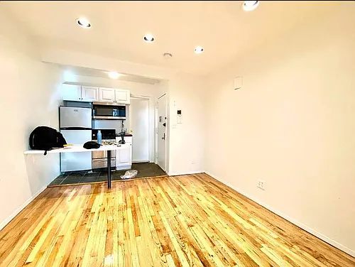 453 W 46th St #3B Photo 1