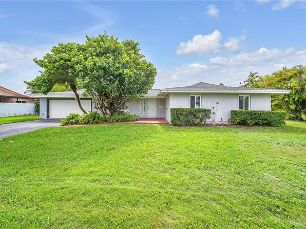 15625 Palmetto Lake Dr, Miami, FL 33157