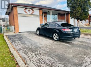 7523 Middlebrook St, Mississauga, ON L4T 3S1