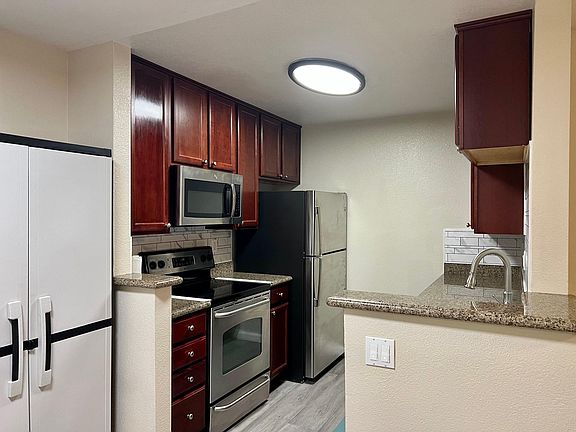 5th image of 848 Catkin Ct