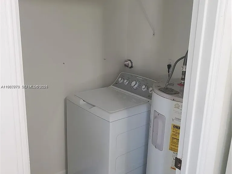 831 SW 14th Ct — Photo 10