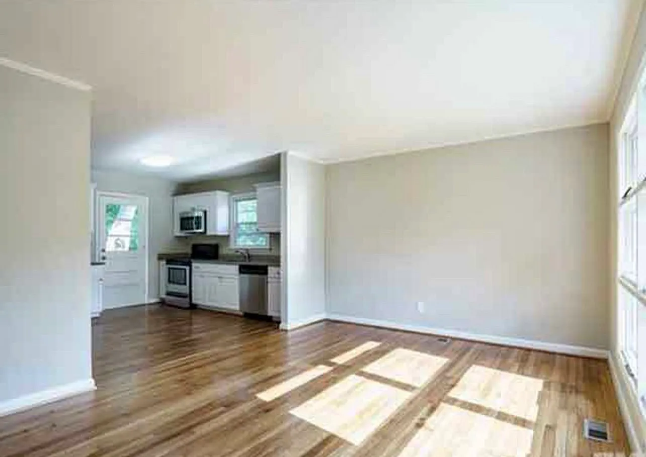 3 bed, 1000 sqft, $1,800 — Photo 4