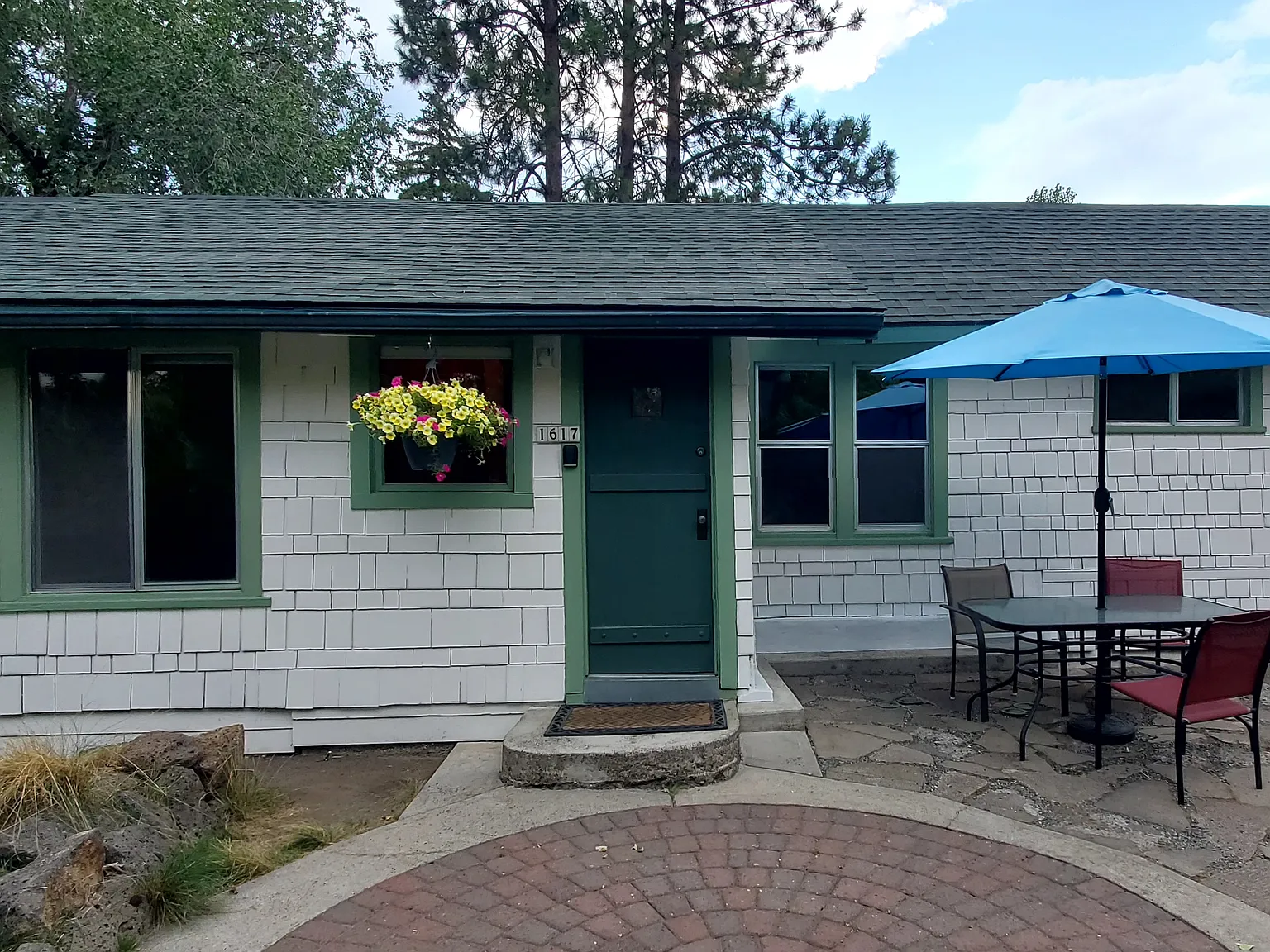 3 bed, 1092 sqft, $2,500 — Photo 1