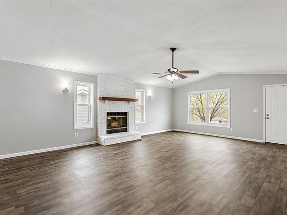 5th image of 2843 James Christopher Dr