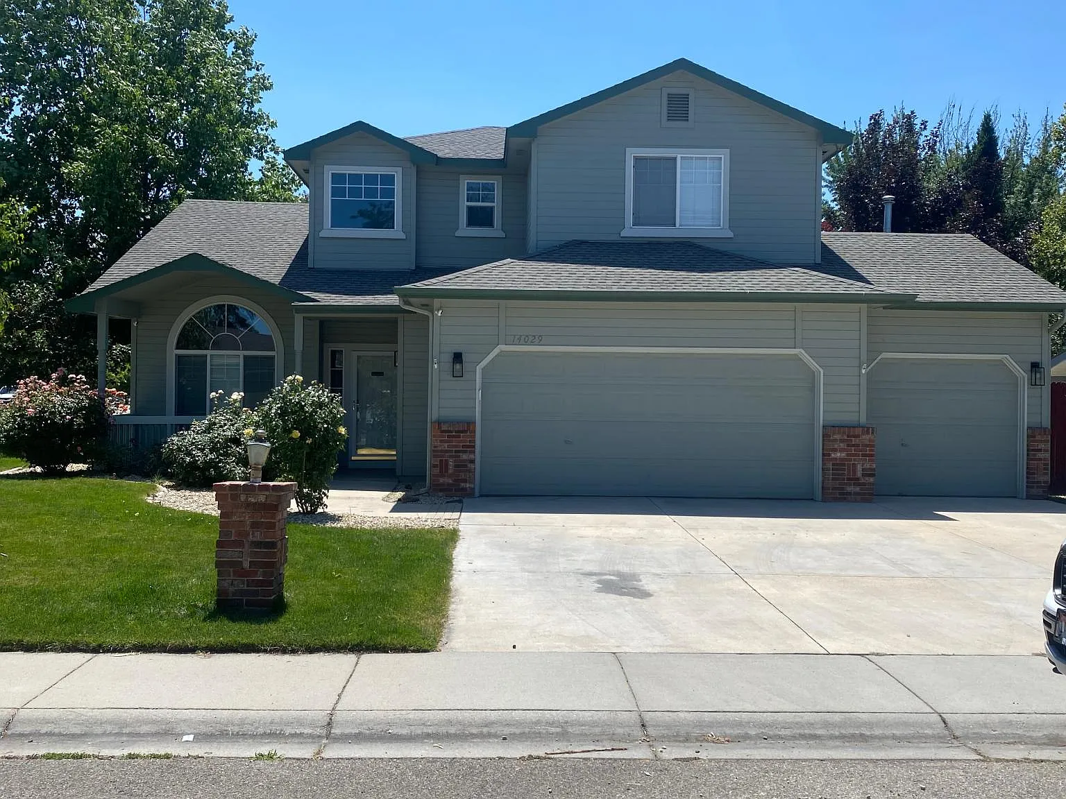3 bed, 2.5 bath, 1908 sqft, $3,700 — Photo 1