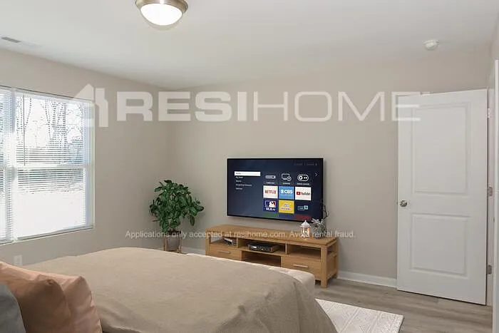 208 Hailey May Ct — Photo 8