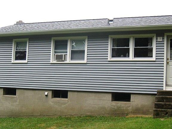 3rd image of 39 Deer Run Ct