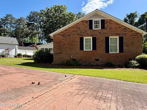 3rd image of 408 W Woodlawn Drive