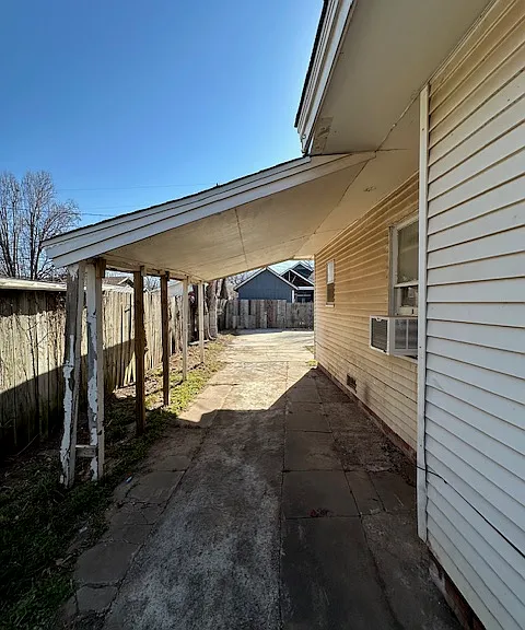 1616 Linden St — Photo 2