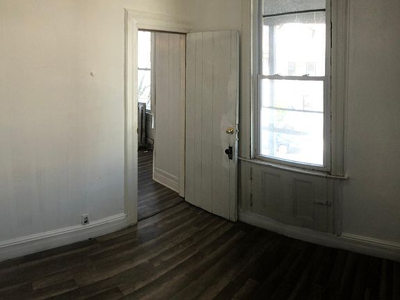 4th image of 172 S 11th St Floor 2