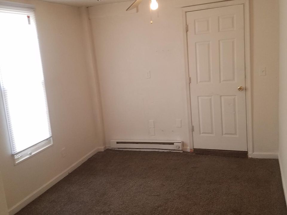 2nd image of 1136 Victory Blvd APT 1