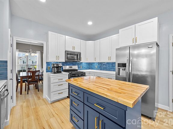 4th image of 2938 Huckleberry Hill Dr
