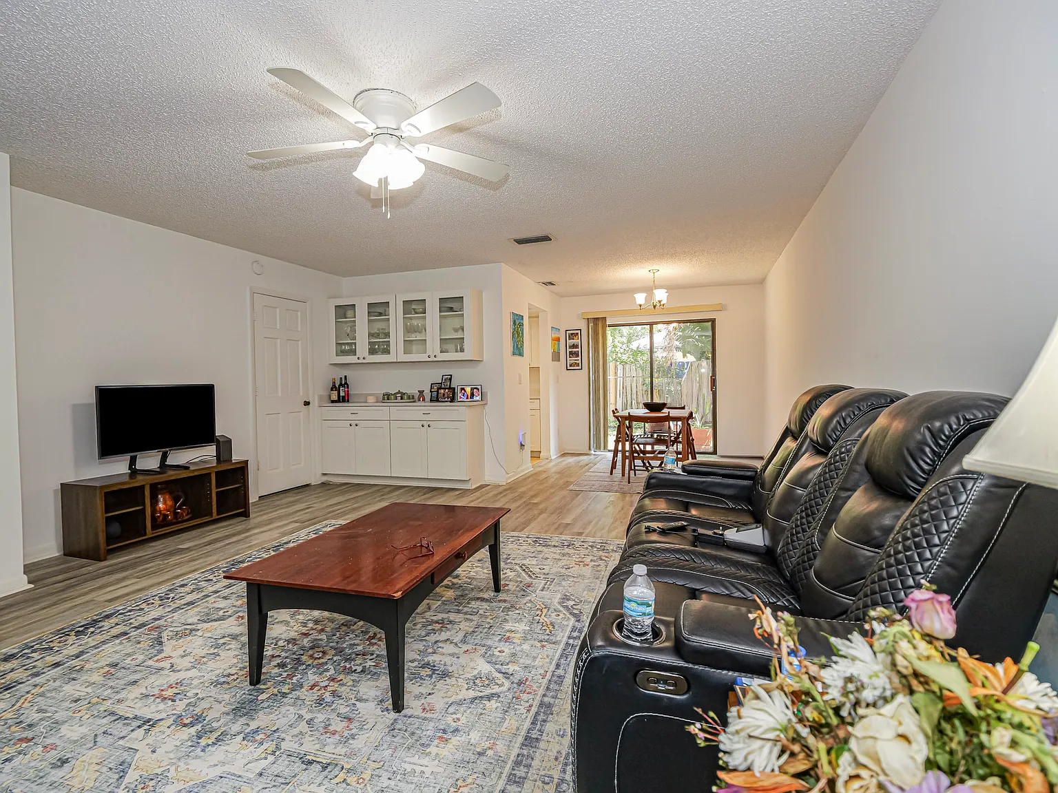 2 bed, 1250 sqft, $2,500 — Photo 3