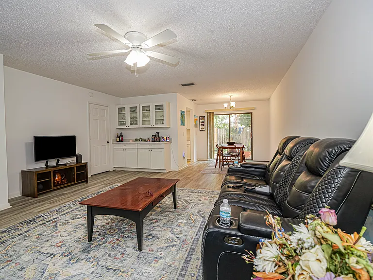 1057 6th Ave #B7 — Photo 3