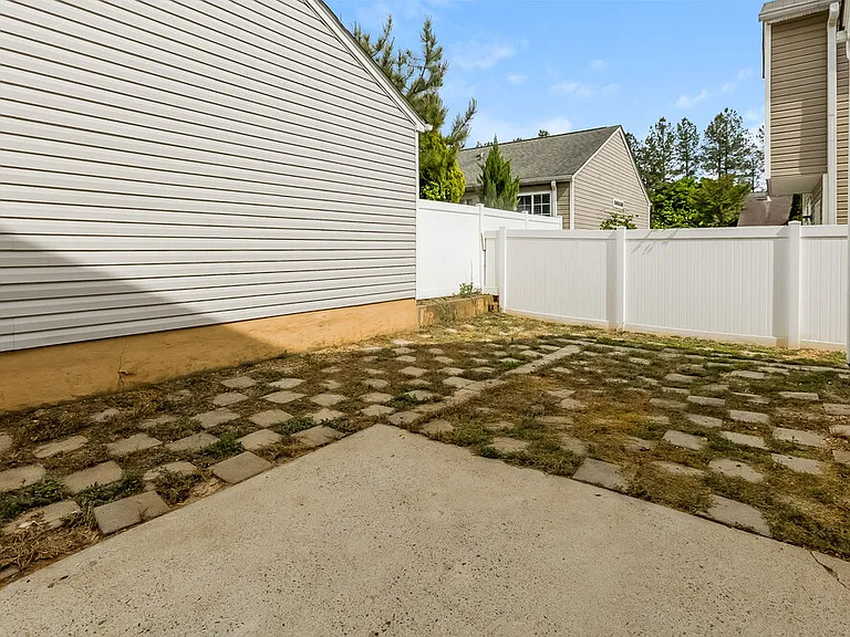 652 Windcroft Cir NW — Photo 16