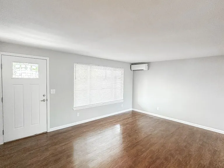 180 Garland Way N — Photo 3