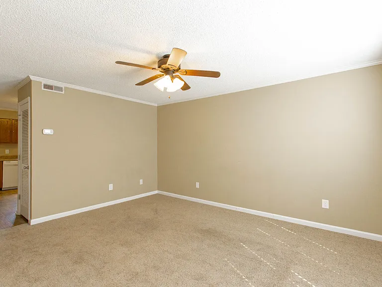 1700 Wedgewood Dr — Photo 16