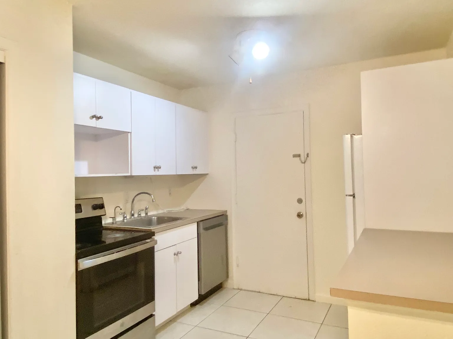 2 bed, 1.5 bath, 1000 sqft, $1,895 — Photo 3