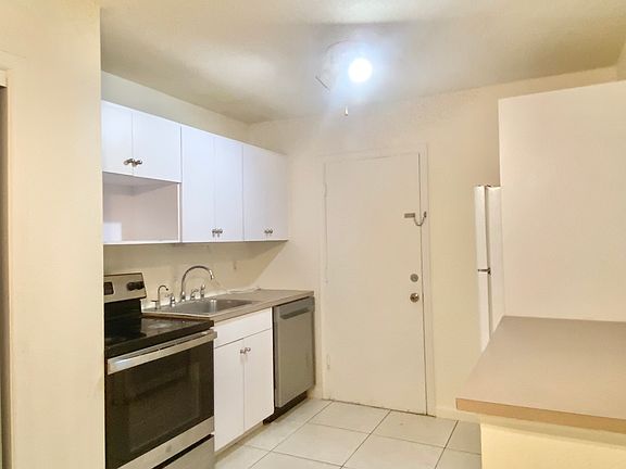 3rd image of 2230 NE 56th Pl APT 210