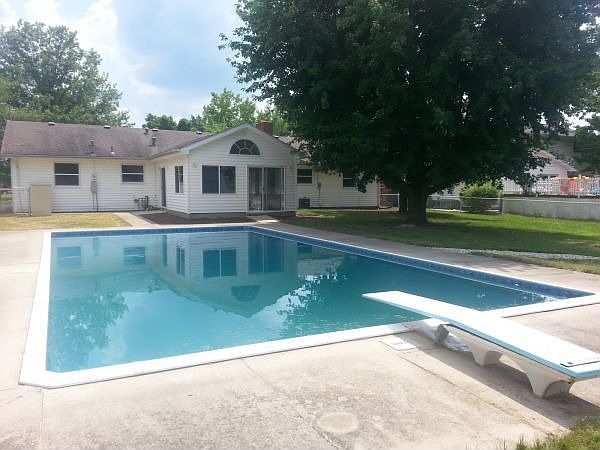 1st image of 2908 E Chesterfield Ln