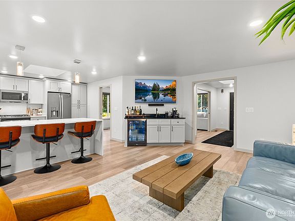 4th image of 6636 Westhill Drive SW
