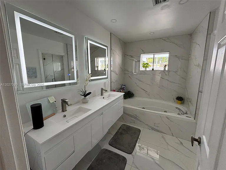10247 NW 51st Ter #10247 — Photo 6