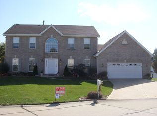 10 Chandler Ct, Saint Charles, MO