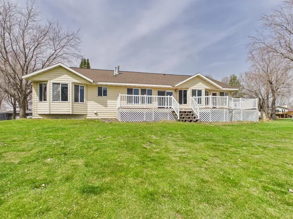 412 E 1st St, Starbuck, MN 56381