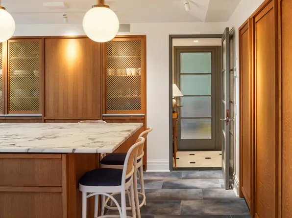 140 Riverside Drive image 10 of 16