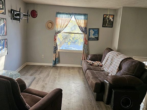 3rd image of 6934 Chauncey Dr