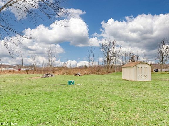 3rd image of 3710 Woodlawn Dr
