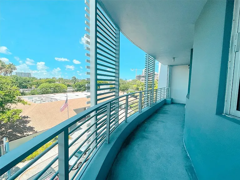3339 Virginia St #320 — Photo 15