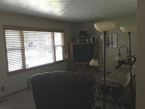 4th image of 33 Crestwood Dr