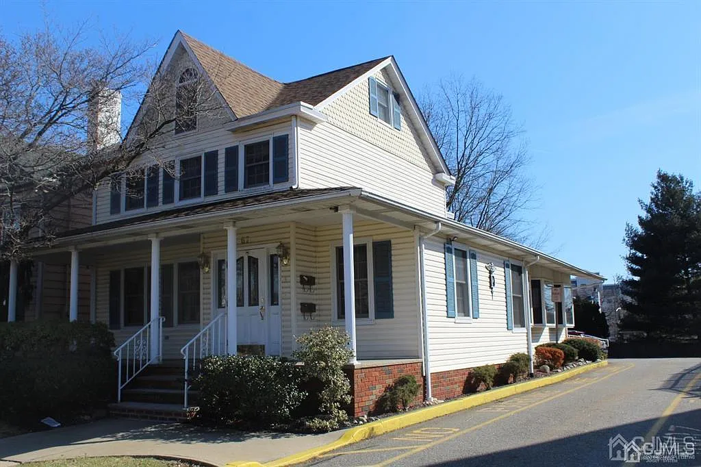 67 Green St photo 1