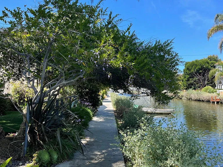 2369 Beach Ave — Photo 27