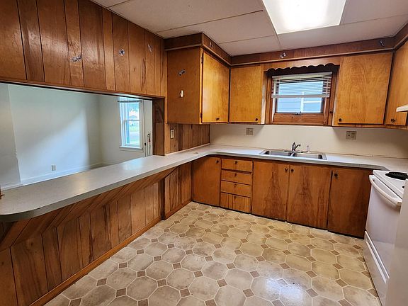2nd image of 186 E Howard St