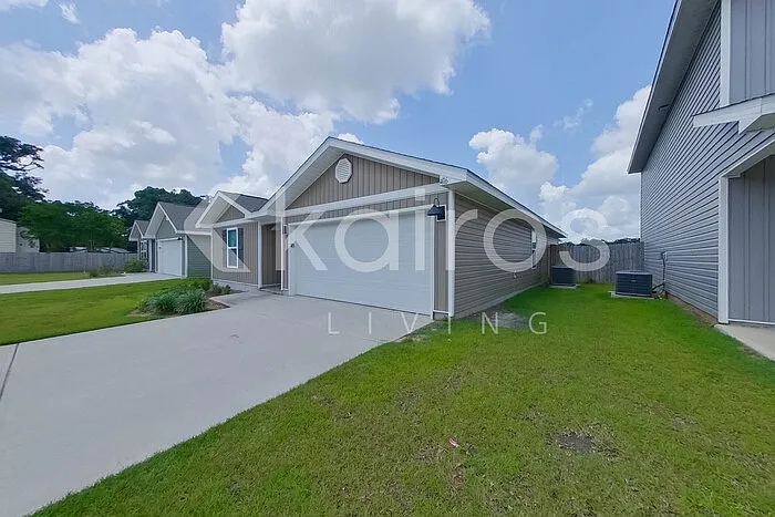 4 bed, 2.0 bath, 1387 sqft, $2,045 — Photo 3