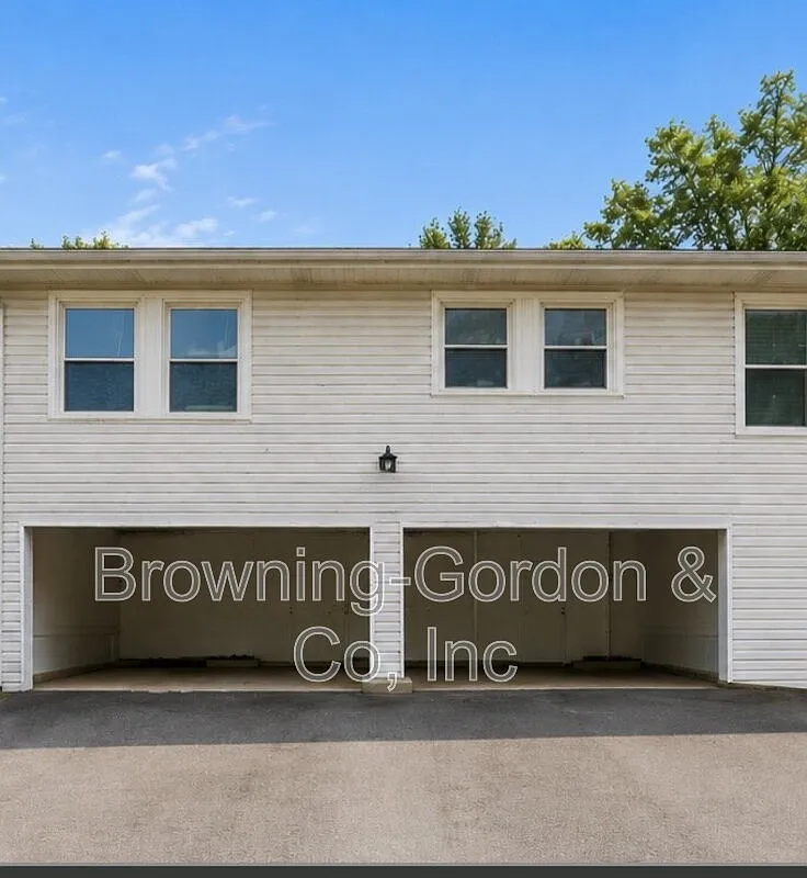 2 bed, 1.0 bath, 912 sqft, $1,700 — Photo 1
