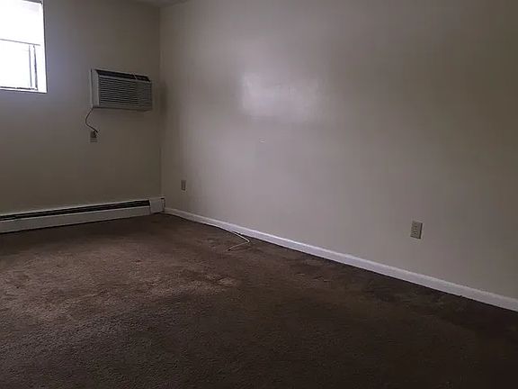2nd image of 800 Governors Dr APT 1