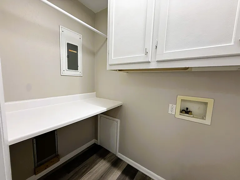 3368 S Vine St — Photo 11